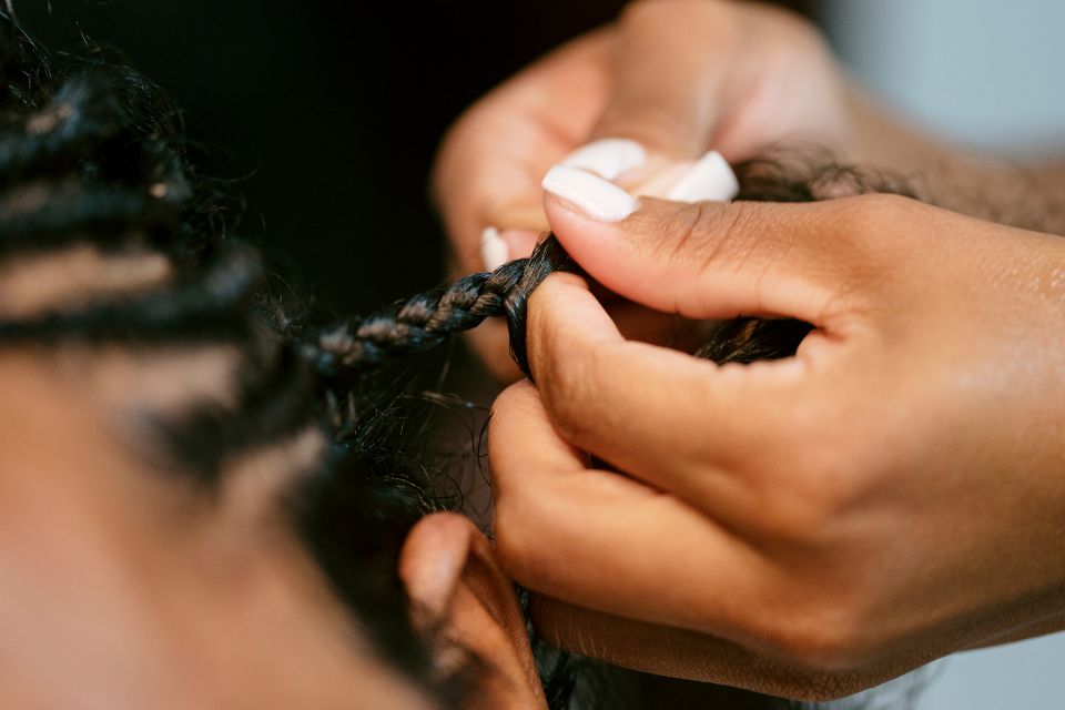 Comment faire une tresse africaine avec des cheveux afro ? - Toutes les